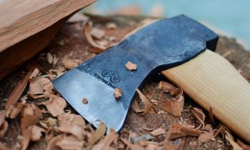 How to sharpen an axe with a grinder